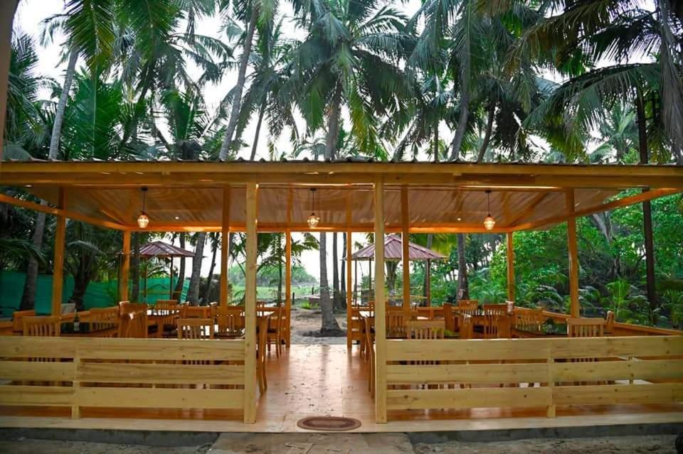 Sunlight Beach Resort Bhogwe Exterior foto